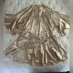 Cinderella Divine Lounge Wrap